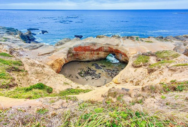 Devils Punchbowl State Natural Area, Oregon, USA